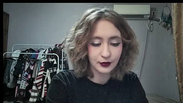 Snapshot of JoannaTompson chatting on 12/15/24, 06:15 JoannaTompson online show from 12/15/24, 06:15