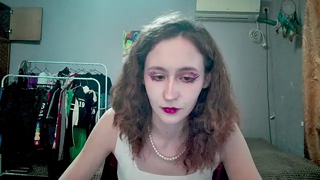 Snapshot of JoannaTompson chatting on 09/18/25, 03:08 JoannaTompson online show from 09/18/25, 03:08