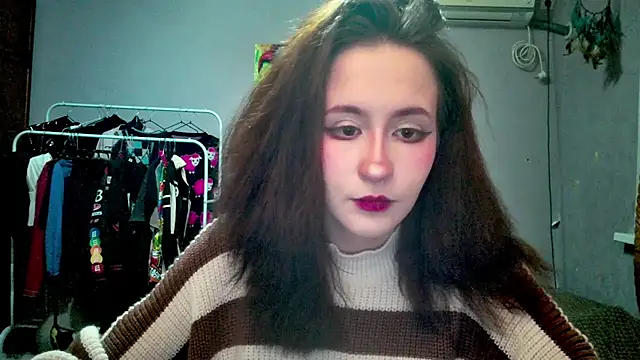 Snapshot of JoannaTompson chatting on 10/04/25, 10:52 JoannaTompson online show from 10/04/25, 10:52