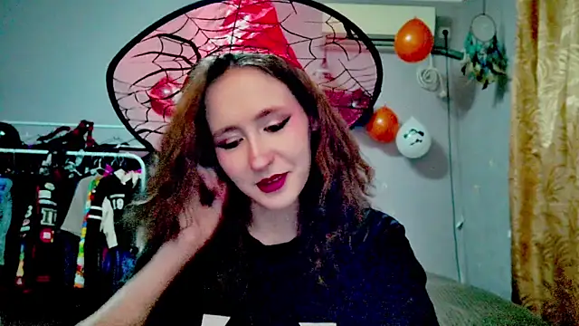 Snapshot of JoannaTompson chatting on 10/18/25, 11:49 JoannaTompson online show from 10/18/25, 11:49