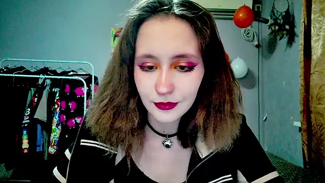 Snapshot of JoannaTompson chatting on 11/21/25, 12:10 JoannaTompson online show from 11/21/25, 12:10