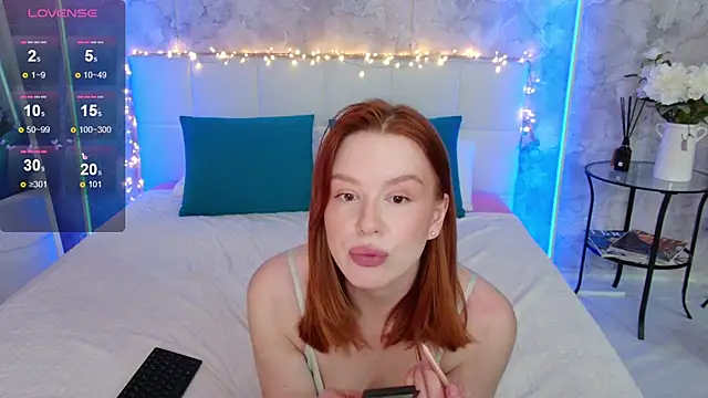 Snapshot of LucyHornyDoll chatting on 12/17/24, 10:44 LucyHornyDoll online show from 12/17/24, 10:44