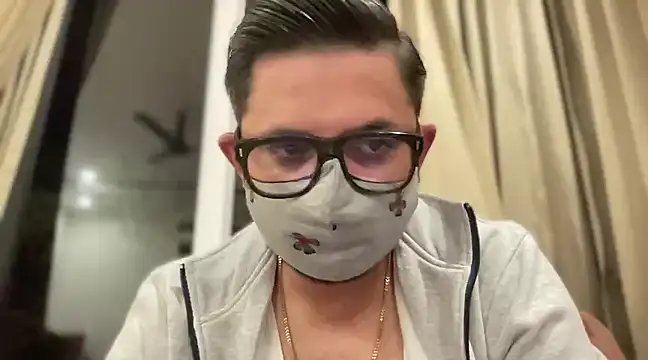 Snapshot of slavekinky001 chatting on 12/21/24, 06:34 slavekinky001 online show from 12/21/24, 06:34