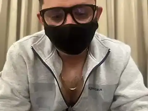 Snapshot of slavekinky001 chatting on 01/15/25, 07:44 slavekinky001 online show from 01/15/25, 07:44