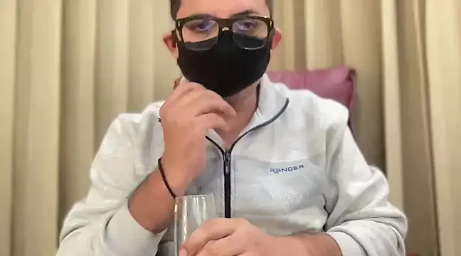 Snapshot of slavekinky001 chatting on 02/13/25, 07:31 slavekinky001 online show from 02/13/25, 07:31