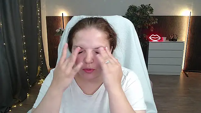 Crazyy girl  online show from 06/26/26, 03:00