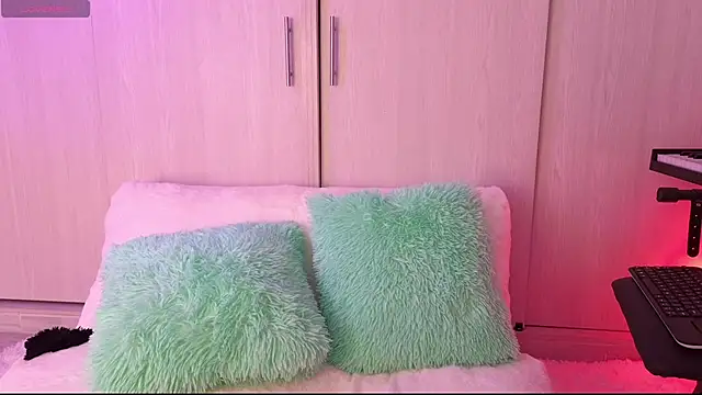 Snapshot of Yues050600 chatting on 12/21/24, 12:31 Yues050600 online show from 12/21/24, 12:31