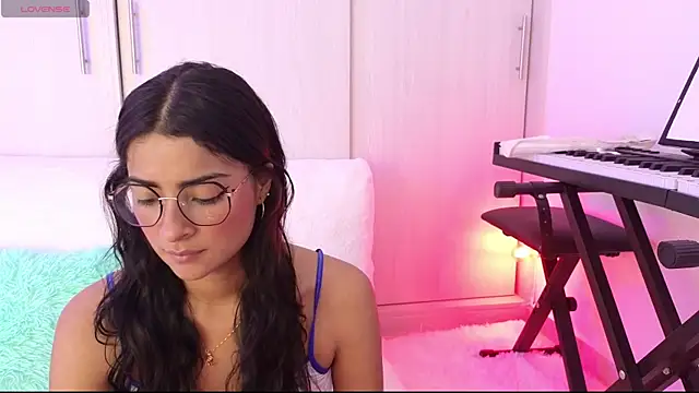 Snapshot of Yues050600 chatting on 12/30/24, 12:32 Yues050600 online show from 12/30/24, 12:32