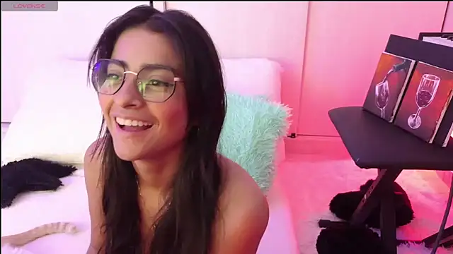 Snapshot of Yues050600 chatting on 02/17/25, 05:14 Yues050600 online show from 02/17/25, 05:14