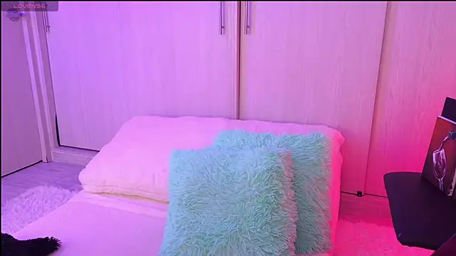 Snapshot of Yues050600 chatting on 02/18/25, 02:05 Yues050600 online show from 02/18/25, 02:05