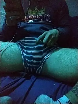 Snapshot of Woofer_dick chatting on 12/01/25, 03:44 Woofer dick online show from 12/01/25, 03:44