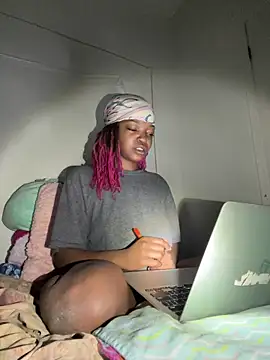 Snapshot of minimama69 chatting on 01/08/26, 09:00 minimama69 online show from 01/08/26, 09:00