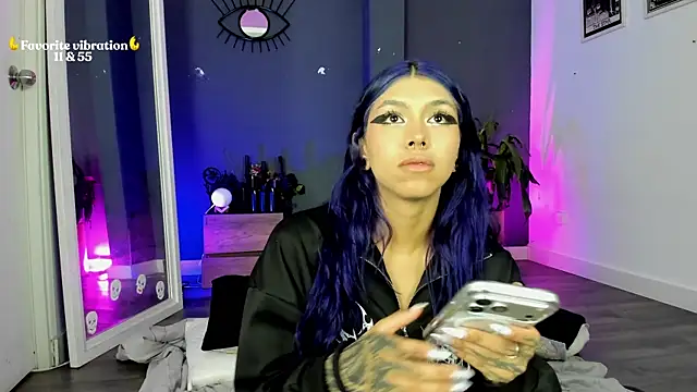 Raven Witch  online show from 05/04/26, 06:15