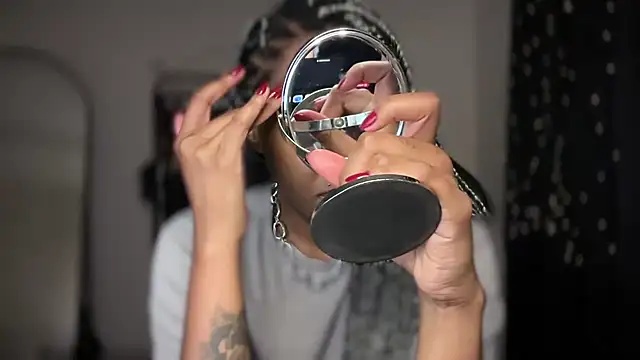 Snapshot of marisilva_br chatting on 11/25/25, 12:21 marisilva br online show from 11/25/25, 12:21