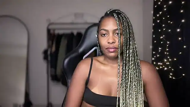 Snapshot of marisilva_br chatting on 11/26/25, 12:00 marisilva br online show from 11/26/25, 12:00