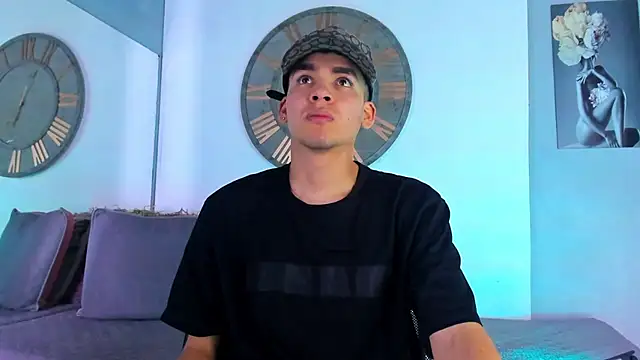 Mike 0233  online show from 01/04/25, 04:01