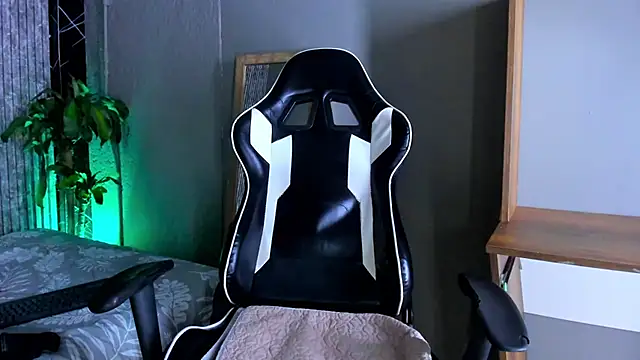 Mike 0233  online show from 03/19/25, 07:07