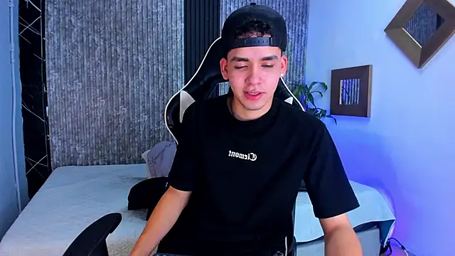 Mike 0233  online show from 09/17/25, 04:36