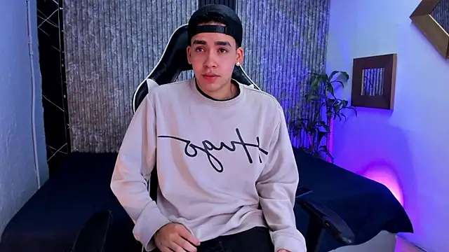 Mike 0233  online show from 09/18/25, 04:36