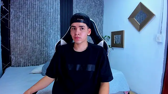 Mike 0233  online show from 09/19/25, 03:41