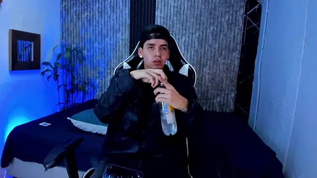 Mike 0233  online show from 09/28/25, 04:29