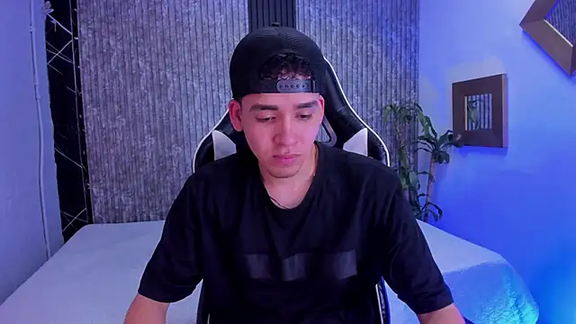 Mike 0233  online show from 10/15/25, 04:23