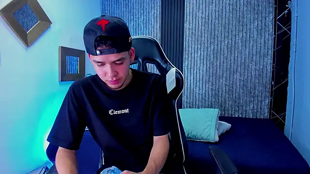 Mike 0233  online show from 10/28/25, 04:05