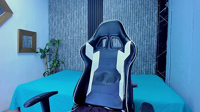 Mike 0233  online show from 10/31/25, 04:24