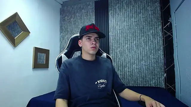 Mike 0233  online show from 11/23/25, 04:34