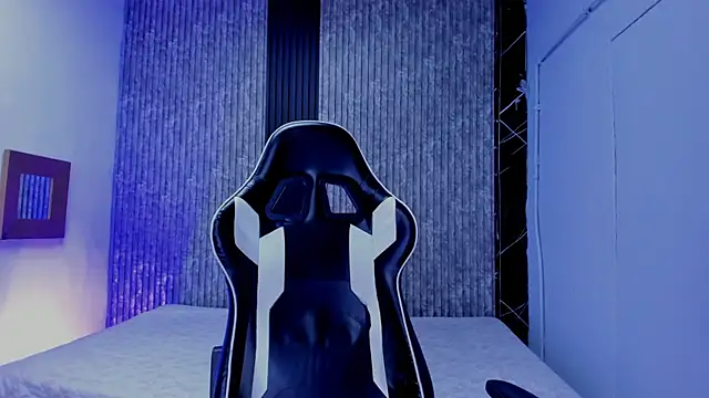 Mike 0233  online show from 11/25/25, 04:45