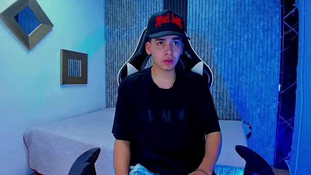 Mike 0233  online show from 12/04/25, 04:22