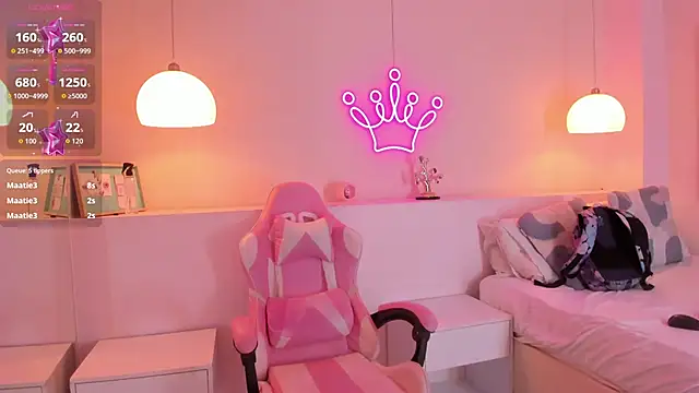 violeth hill online show from 10/25/25, 07:19