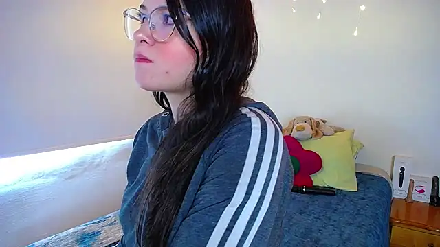 Snapshot of juli05star20 chatting on 02/02/25, 03:17 juli05star20 online show from 02/02/25, 03:17