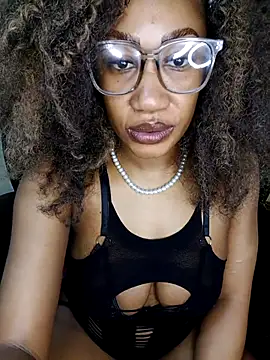 Snapshot of Puneee_Lucee chatting on 12/19/25, 09:33 Puneee Lucee online show from 12/19/25, 09:33