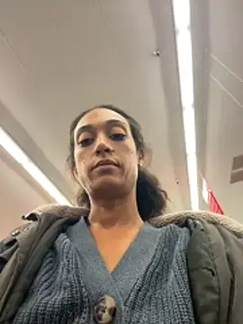 Snapshot of starrynikki chatting on 11/17/25, 04:40 starrynikki online show from 11/17/25, 04:40