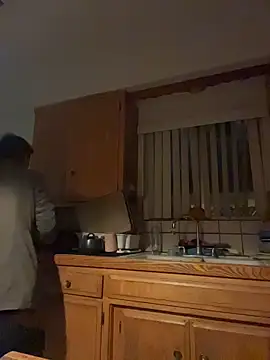 Snapshot of starrynikki chatting on 11/20/25, 01:50 starrynikki online show from 11/20/25, 01:50