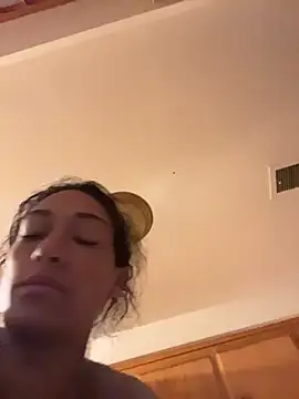 Snapshot of starrynikki chatting on 11/22/25, 02:38 starrynikki online show from 11/22/25, 02:38