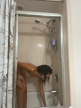 Snapshot of starrynikki chatting on 11/27/25, 03:03 starrynikki online show from 11/27/25, 03:03