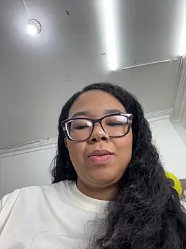 Snapshot of XMara chatting on 06/17/26, 03:13 XMara online show from 06/17/26, 03:13