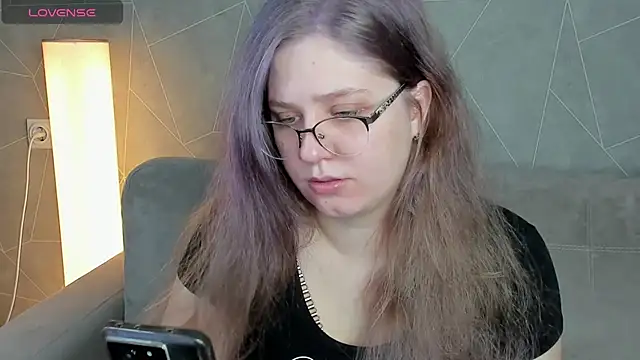 Megan Violer online show from 12/18/24, 03:44