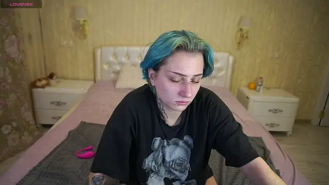 LunaaMayy online show from 10/31/25, 03:35