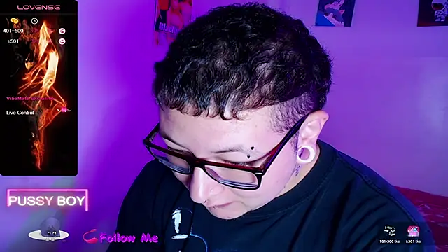 Snapshot of princeFtm chatting on 11/30/25, 02:43 princeFtm online show from 11/30/25, 02:43