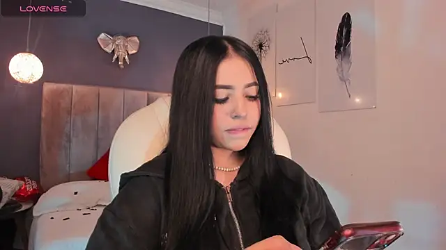 Snapshot of Maaiitee chatting on 02/15/25, 12:43 Maaiitee online show from 02/15/25, 12:43