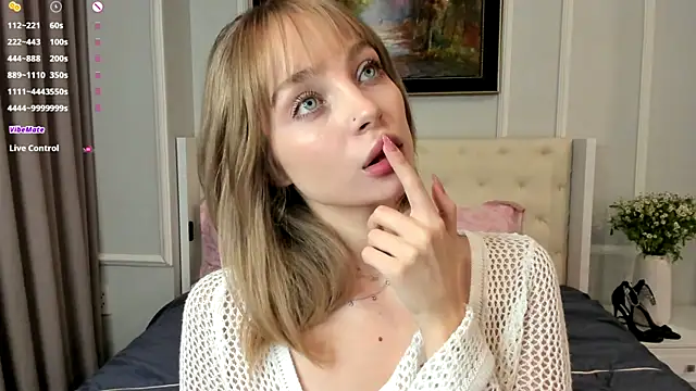 Snapshot of _LISA_BABYMETAL_ chatting on 12/20/25, 08:10 LISA BABYMETAL online show from 12/20/25, 08:10