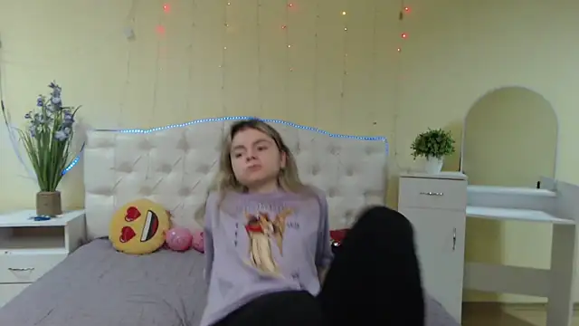 TinaRedly online show from 01/16/25, 04:28