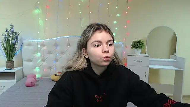 TinaRedly online show from 01/28/25, 06:28