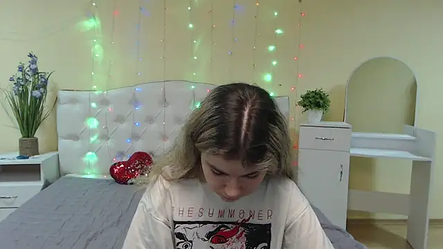 TinaRedly online show from 02/02/25, 01:41