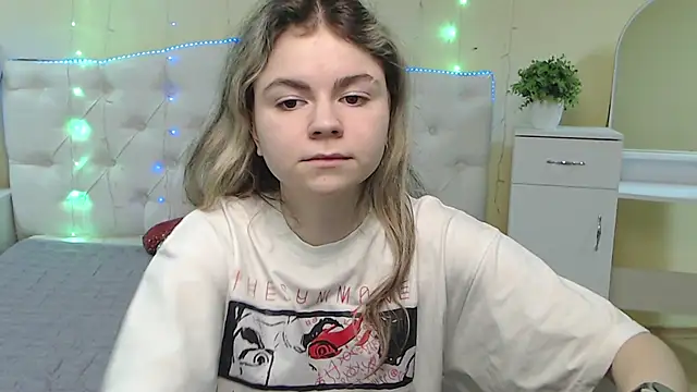 TinaRedly online show from 02/04/25, 03:44