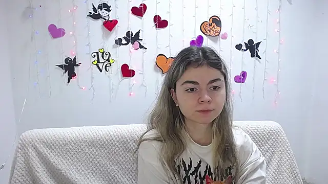 TinaRedly online show from 02/21/25, 09:43