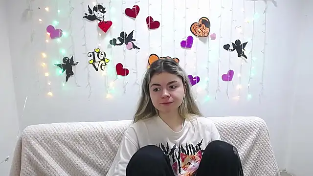 TinaRedly online show from 02/22/25, 12:49